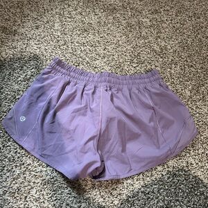lululemon hotty hot short 2.5
